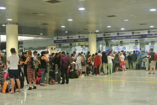 queue at Ryanair help desk in Barcelona