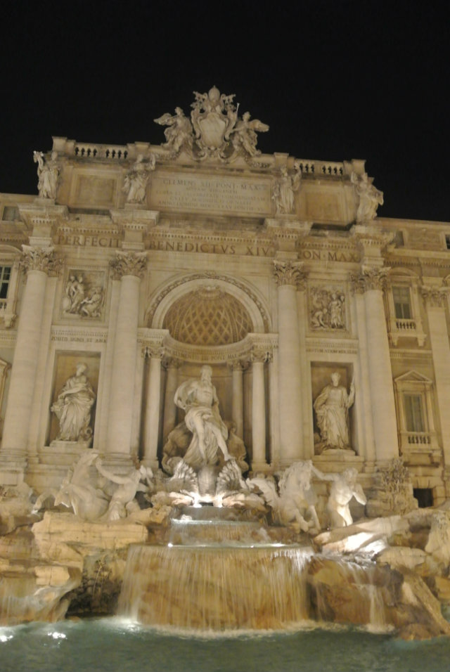 Fountain Trevi by night