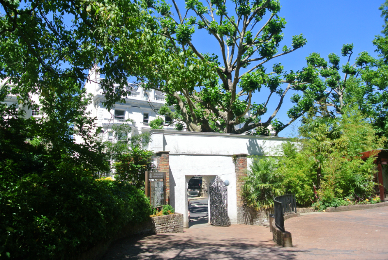 Holland Park entrance