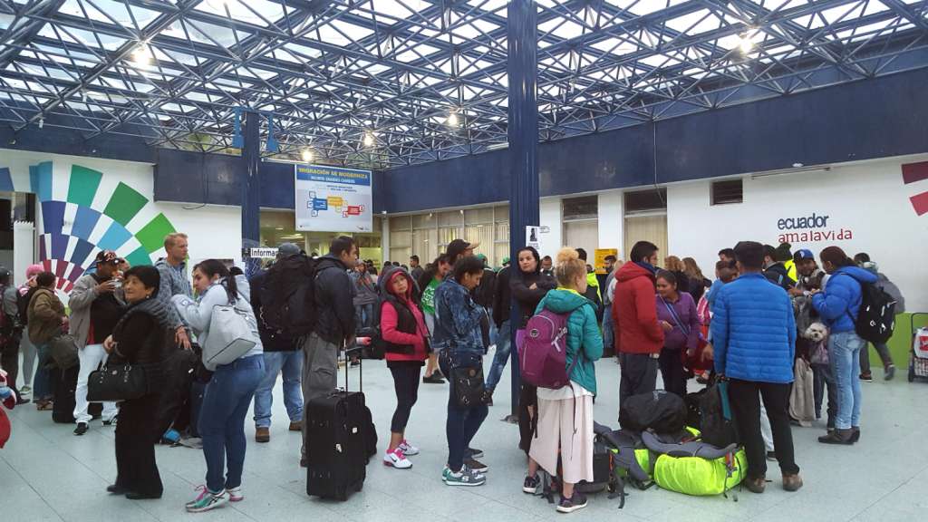 queue at Ecuadorian border